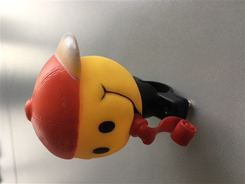 Squeaky-clean cap with a rolled tongue