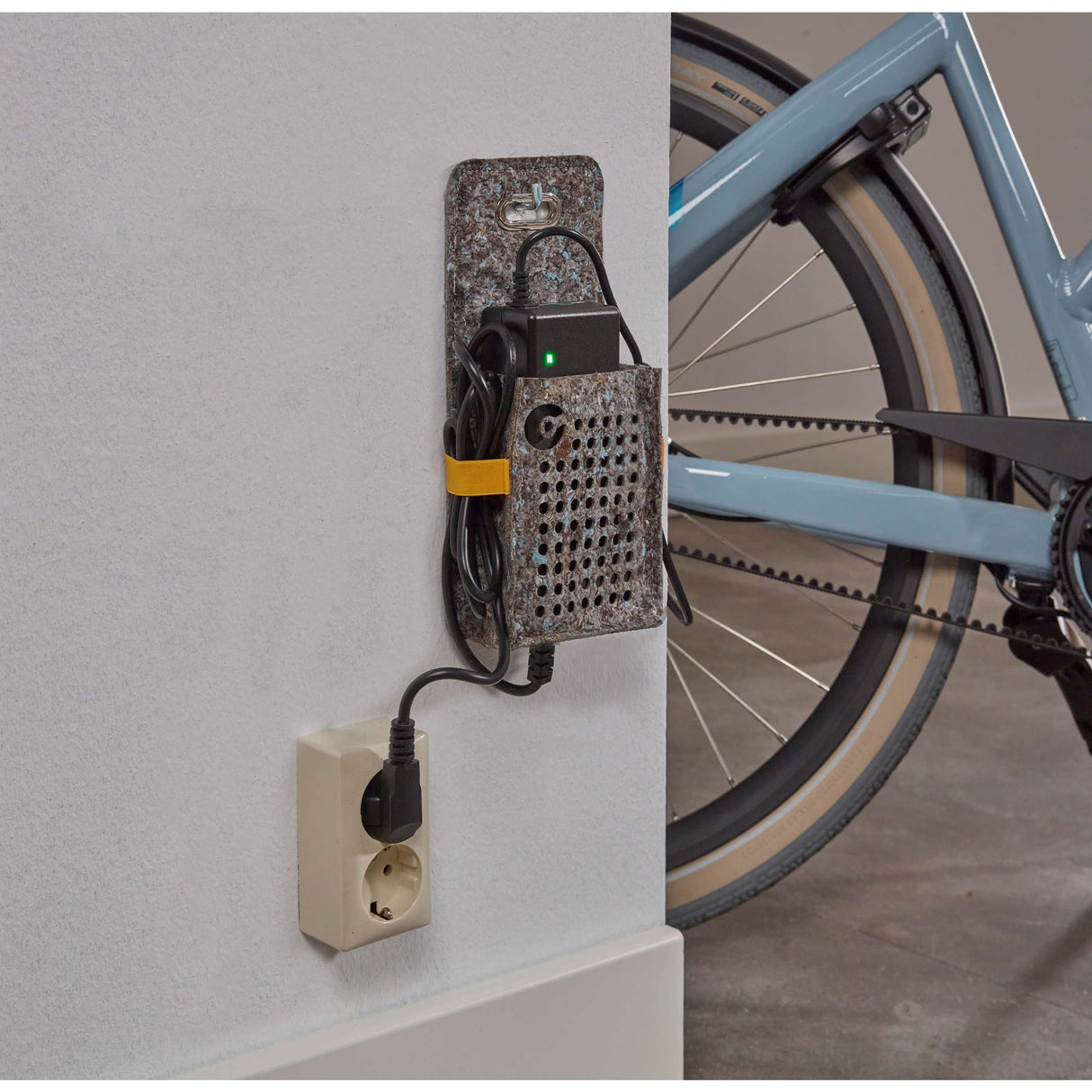 Cortina Venice battery charger holder (universal)