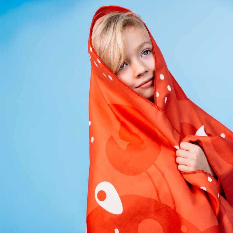 Crabby | red microfiber towel 135 x 65 cm