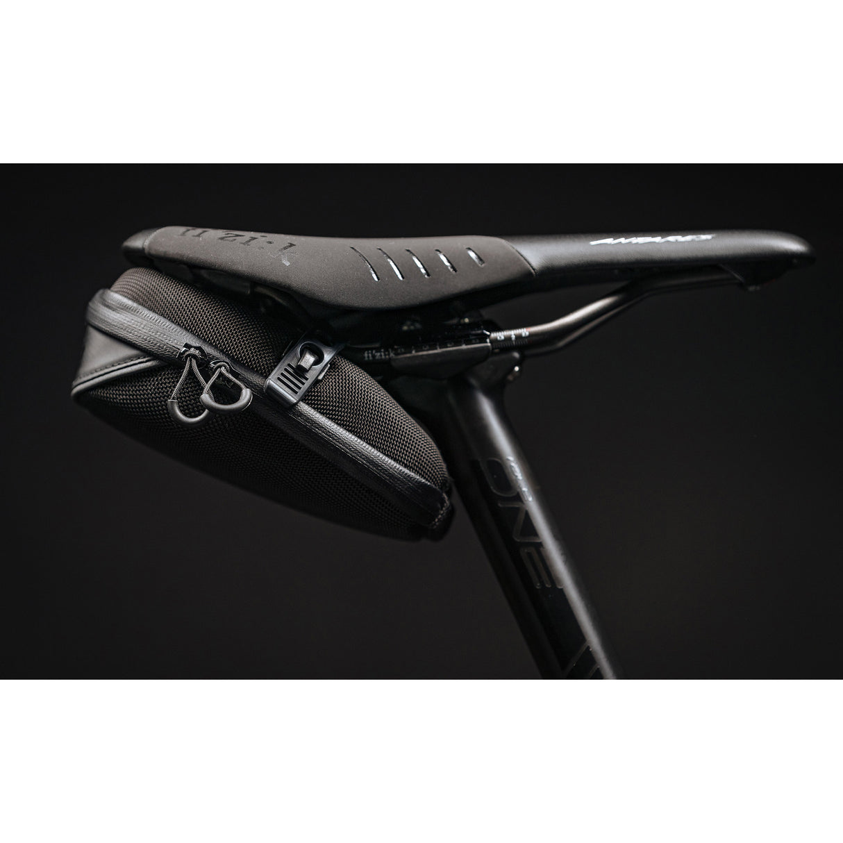 ONE One saddlebag 30 L (600ml) black