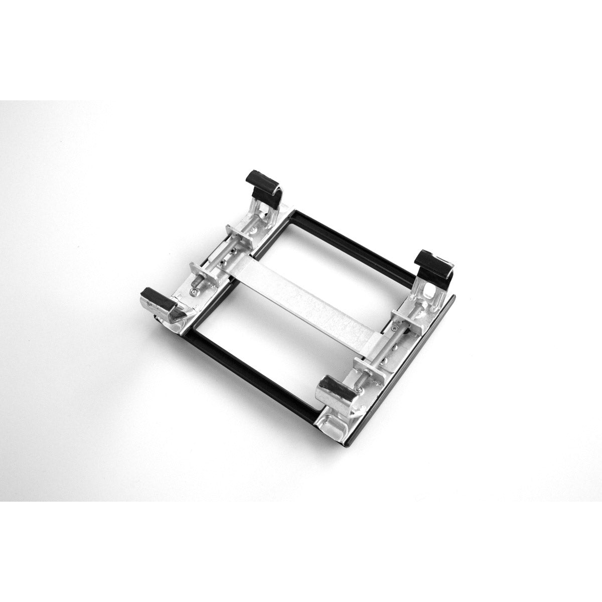 Mounting clamps for carrier adapter