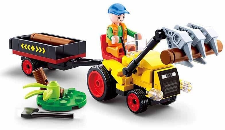 Sluban - traktor z drevesnimi deblami