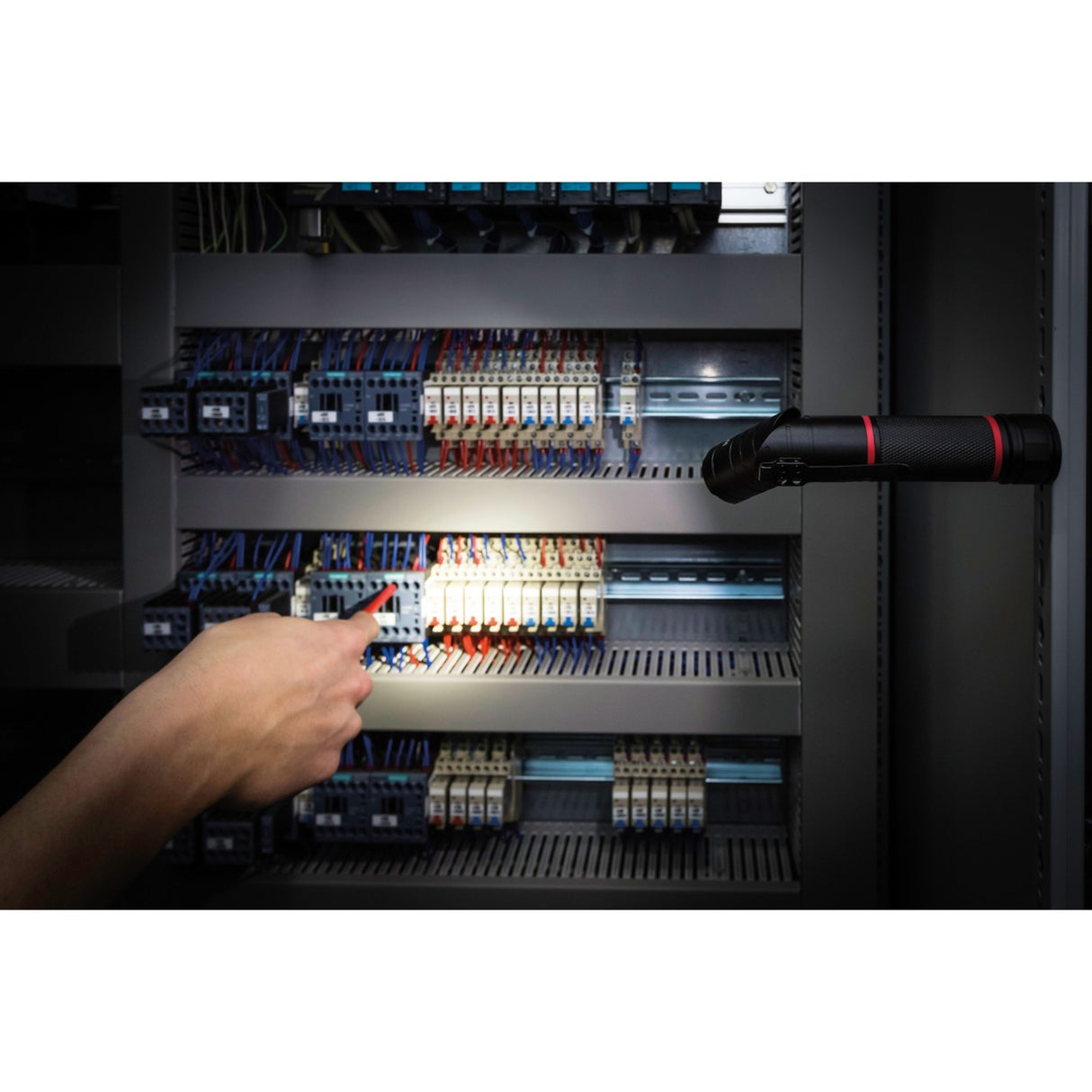 Lampe de poche Wiha avec LED, laser et lumière UV