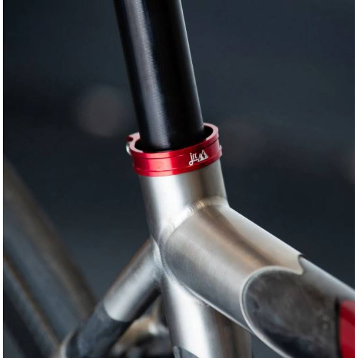 Jrc - zadelpenklem lightweight kumo+ 31.8mm zwart