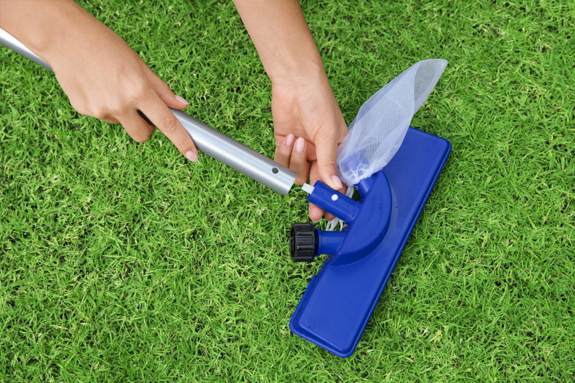 Ensemble de nettoyage de base Bestway, y compris le télescope en bleu en acier