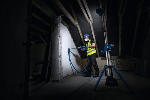 Lámpara de construcción profesional Bosch blue glt 18v-5000 con varilla integrada - 06019p5000