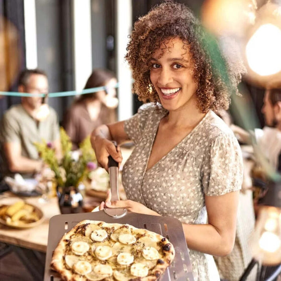 Cozze Pizza Chep med hål aluminium 66 cm silver svart