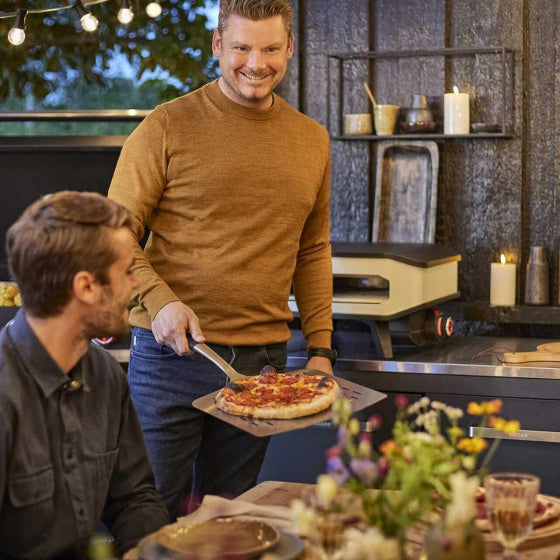 Cozze Pizza Chep med hål aluminium 66 cm silver svart