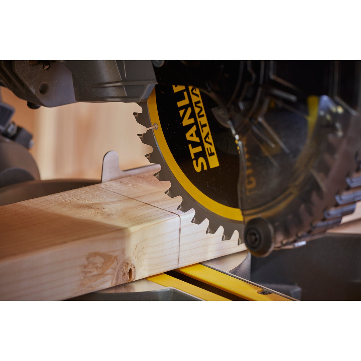 Stanley FATMAX V20 18V 4.0AH 190 mm Скосяващ трион