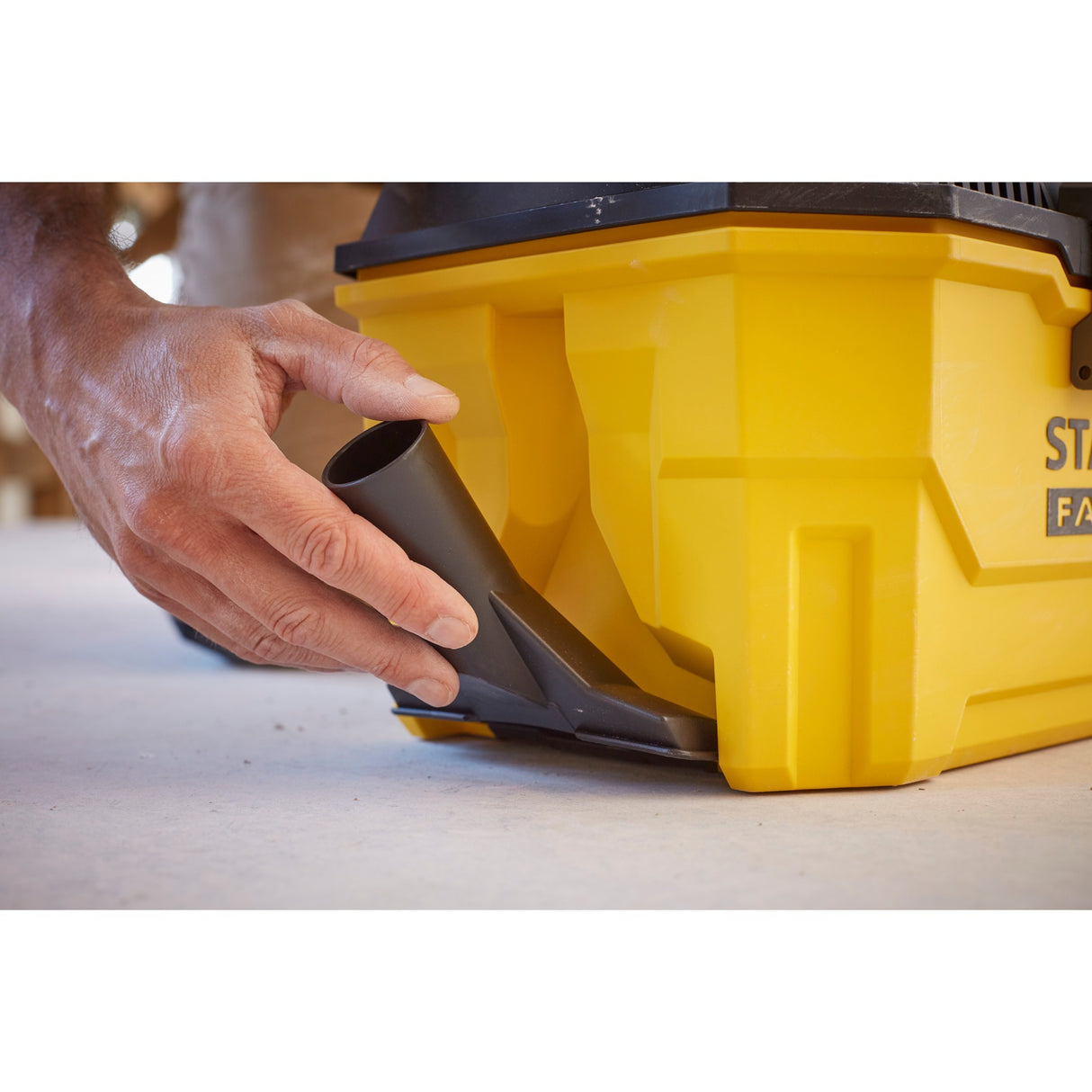 Stanley FATMAX V20 18V 7.5L Мокра и суха батерийна прахосмукачка