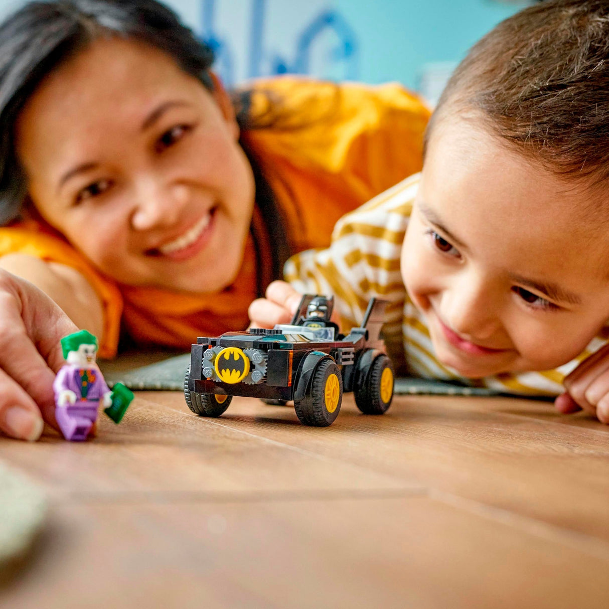 Lego DC Super Heroes - Batmobile Pursuit: Batman vs. The Joker Construction Toy (76264)