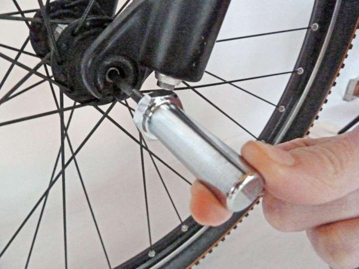 Followme extension shaft for frontwheel with quick release