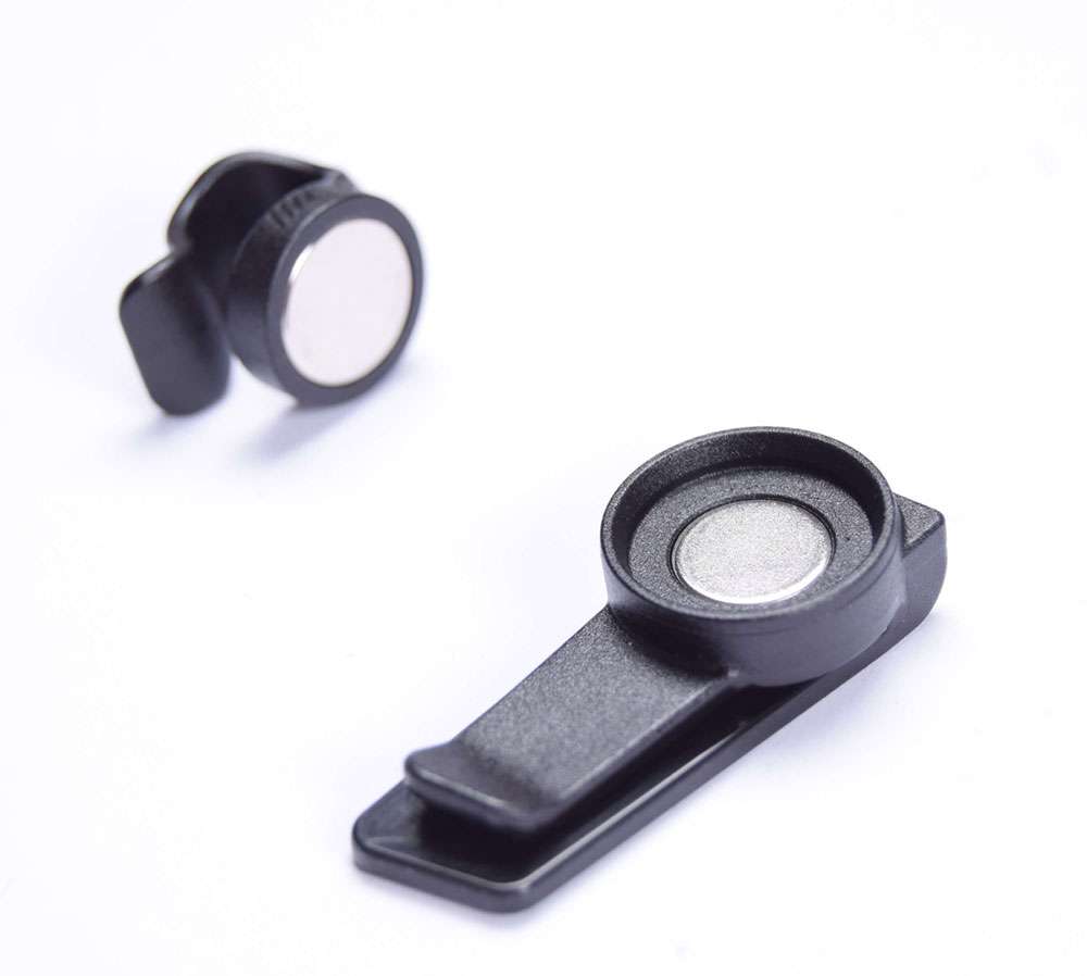 Uswe magnetic tube clip