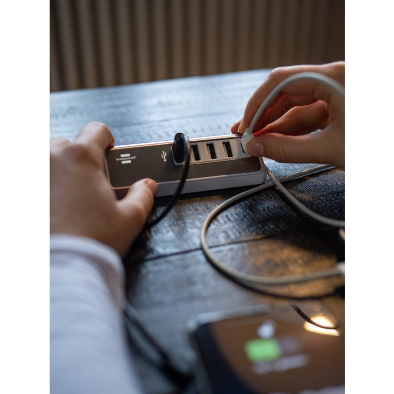 Brennerstuhl Estilo kelių USB įkroviklis