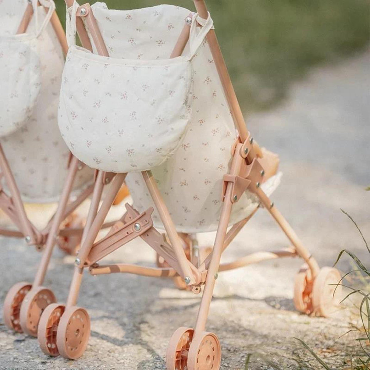 Little dutch poppenbuggy metaal roze