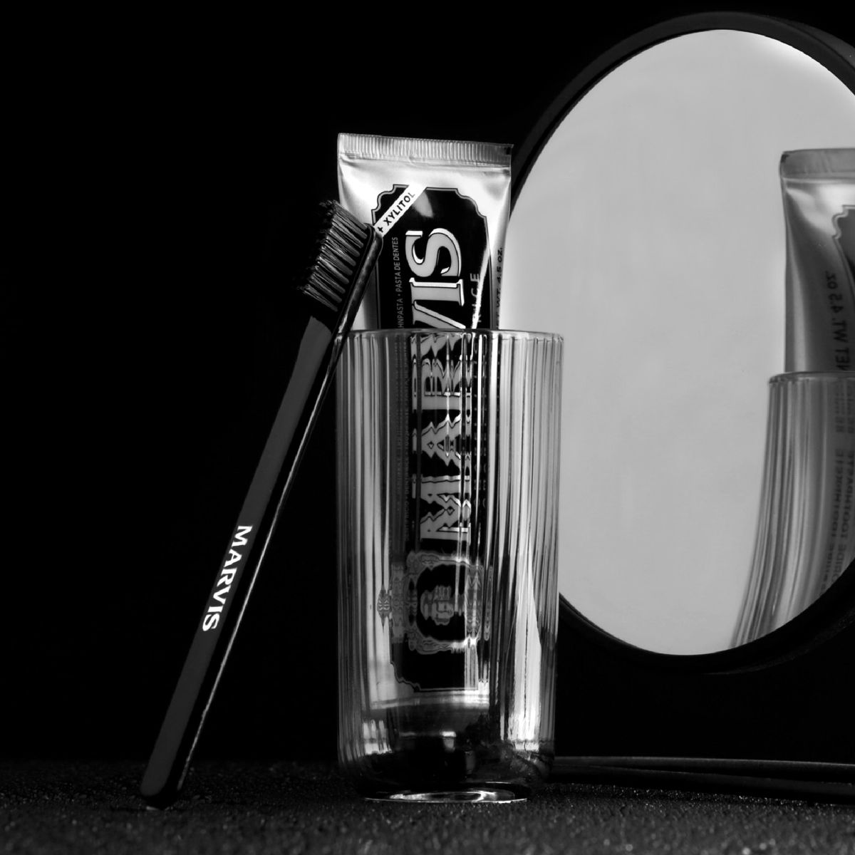 Marvis tandenborstel black medium