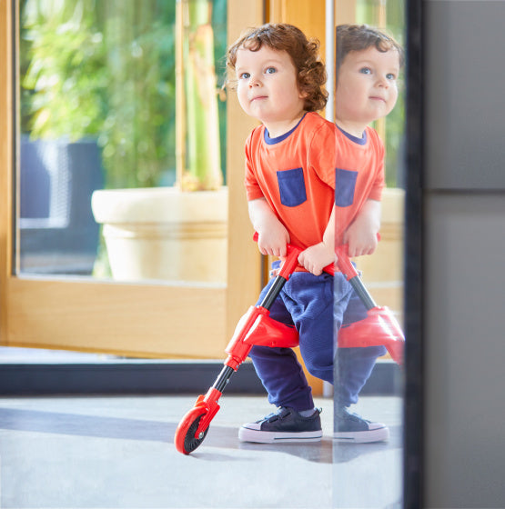 La bicicletta senza pedali Bugs Scuttlebug Beetle a 3 ruote junior rossa nera