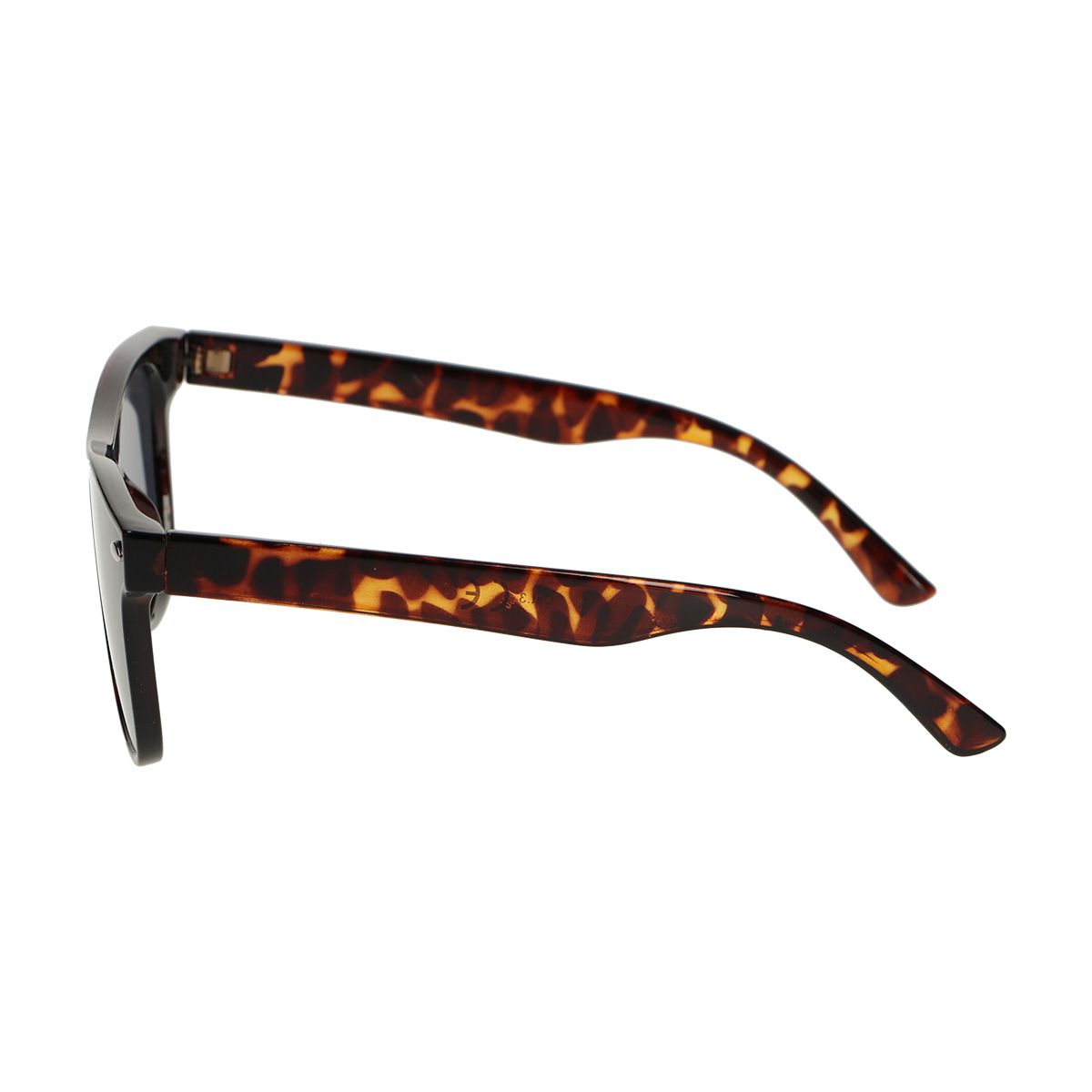 Sunglasses speictrim turtar cearnach mban liath