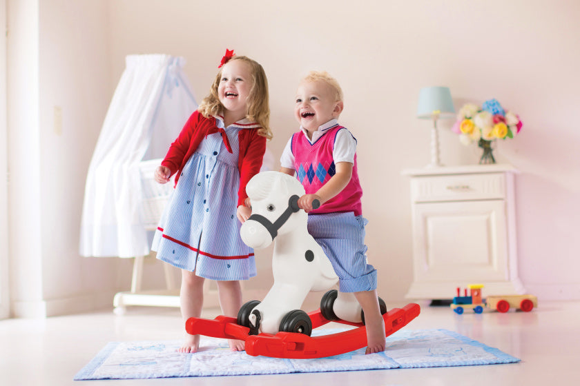 Pilsan Musical hobbling horse white red