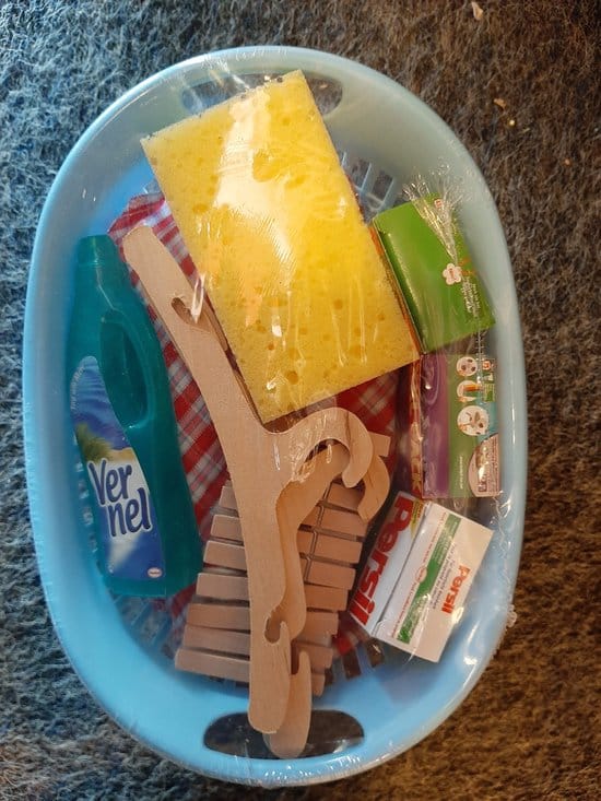 Vedes Tanner filled laundry basket 20 pieces