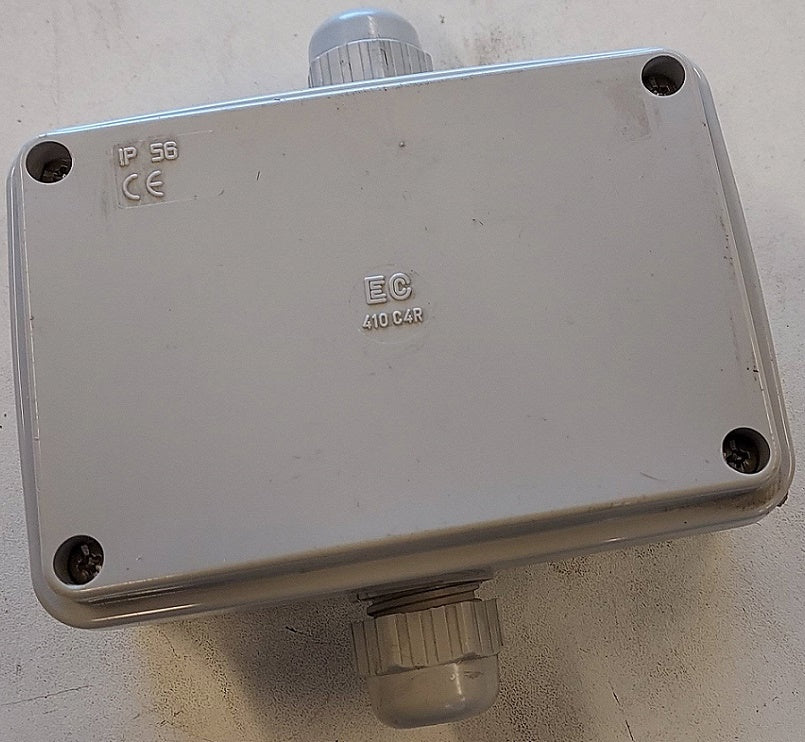 Housing tilt sensor for cow cleaner swingold type
