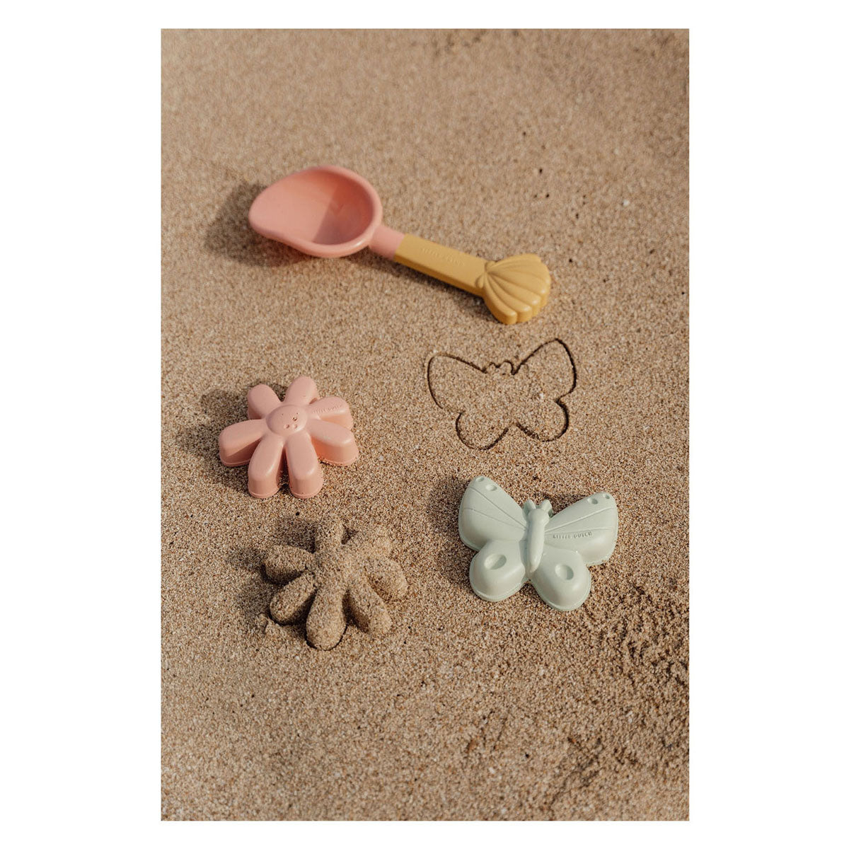 Piccoli fiori e farfalle a filo olandese 3 pezzi