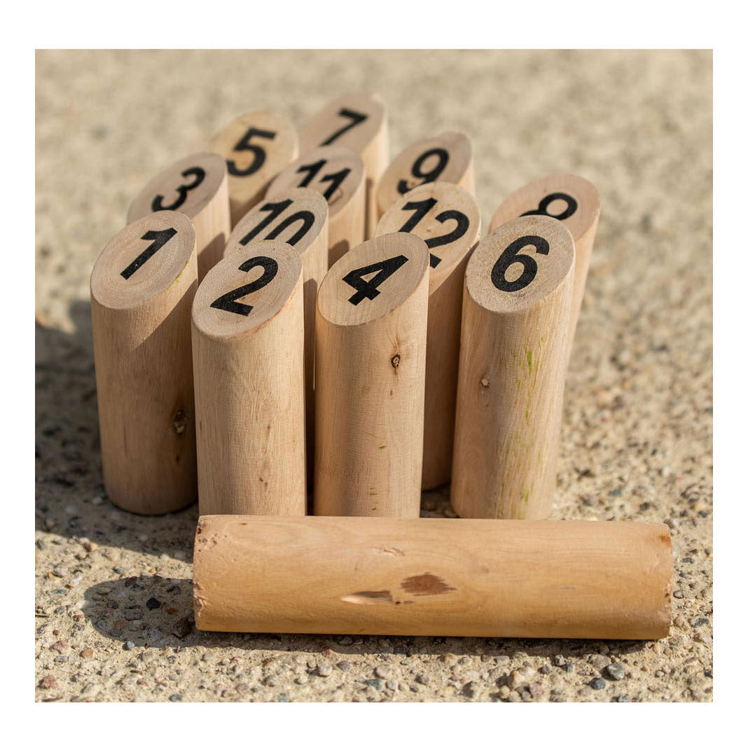 Gioca all'esterno gioco di lancio finlandese Houten