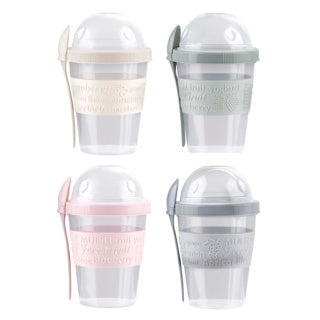 Tazza di yogurt con coperchio e cucchiaio