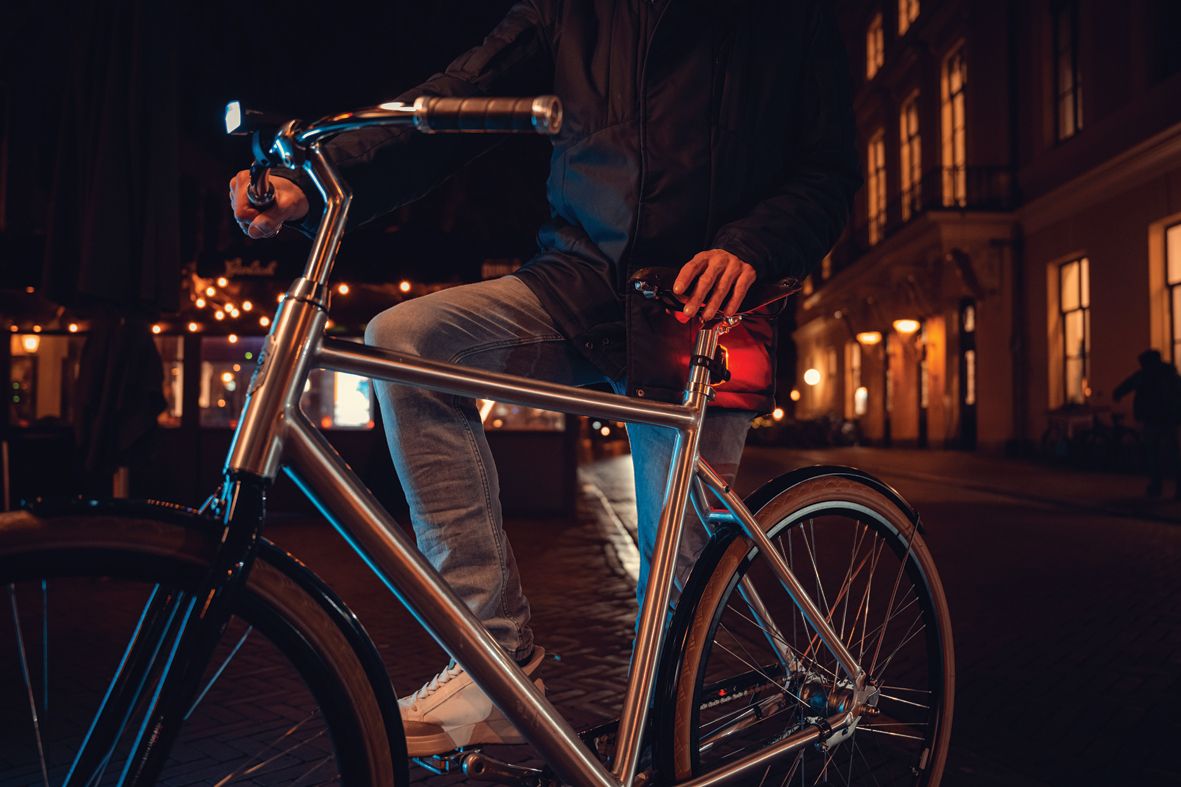 Axa Kit d'éclairage LED Dwn 50 Kit d'éclairage à batterie Dwn 50 lux USB