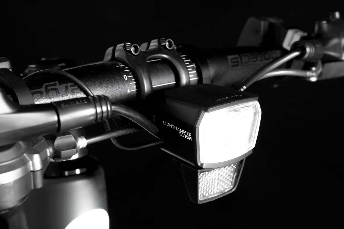 Trelock fényszóró Lighthammer LS 890-T ZL 410 E-B 12V DC 100