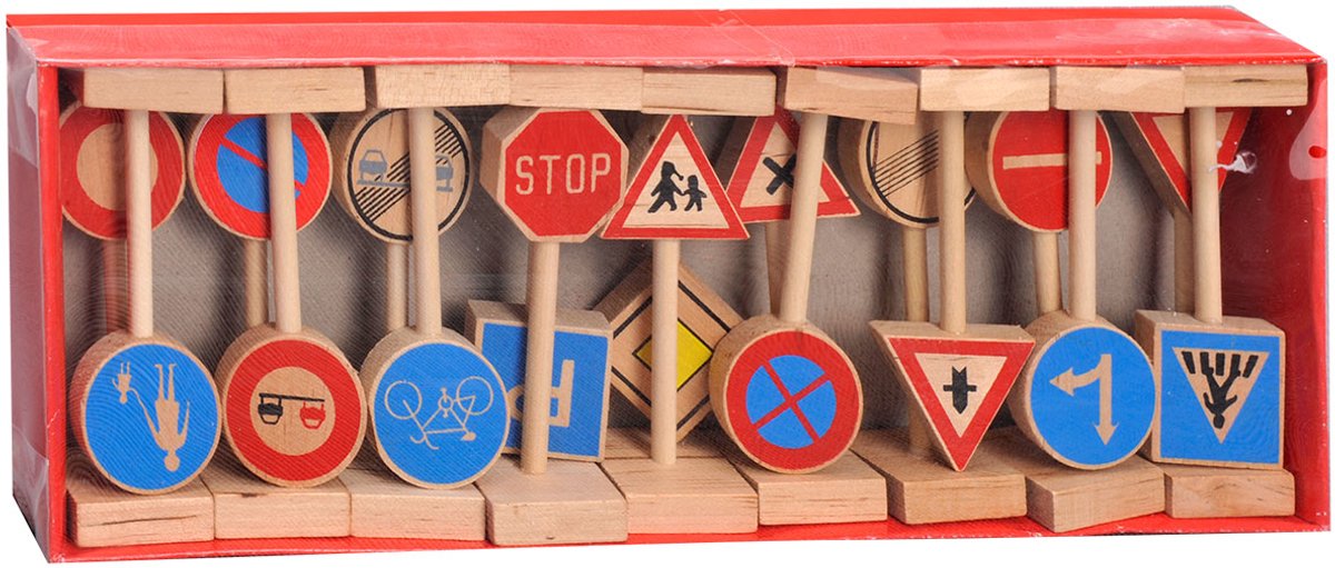 Playwood wooden traffic sign set, 18 pieces.