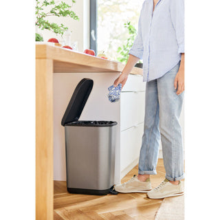 Rotho pedal bin ribo 35l silver metallic