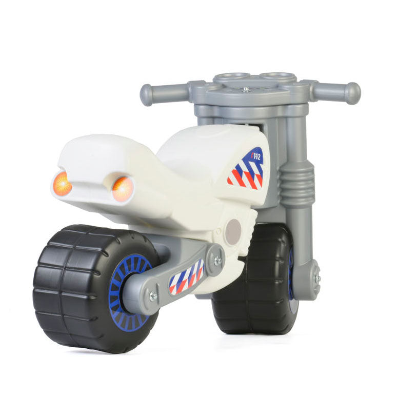 Cavallino andando en moto policial