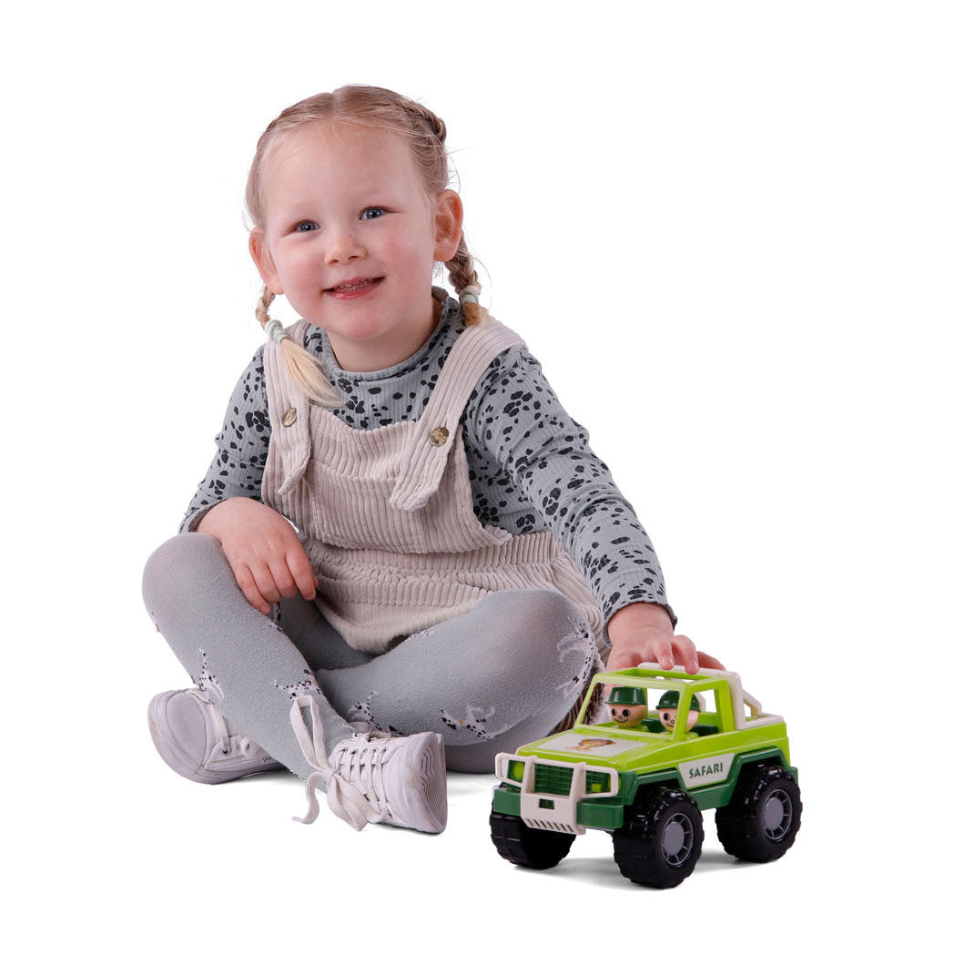 Cavallino Jeep Green with 2 play figures