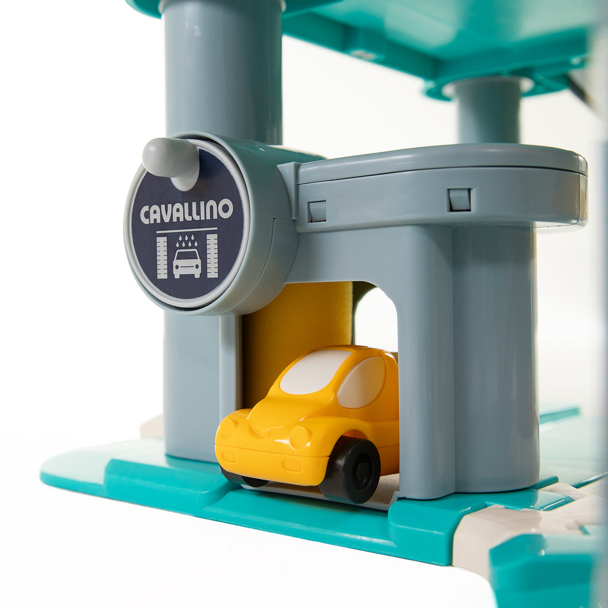 Garaje de estacionamiento de Cavallino con 7 pisos y automóviles