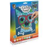 Kreativ hantverksgrupp målar prickar efter nummer djur