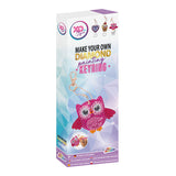 Grupo de artesanato criativo fazendo chaveiro de diamante