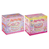 Eine kreative Bastelgruppe dekoriert Ihre eigene Schmuckschatulle