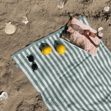 Resort stripe | groen witte katoenen handdoek 135 x 65 cm