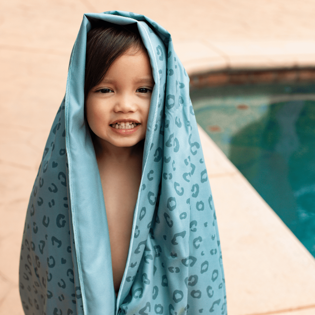 Leopardo | Toalla de microfibra verde 180 x 90 cm