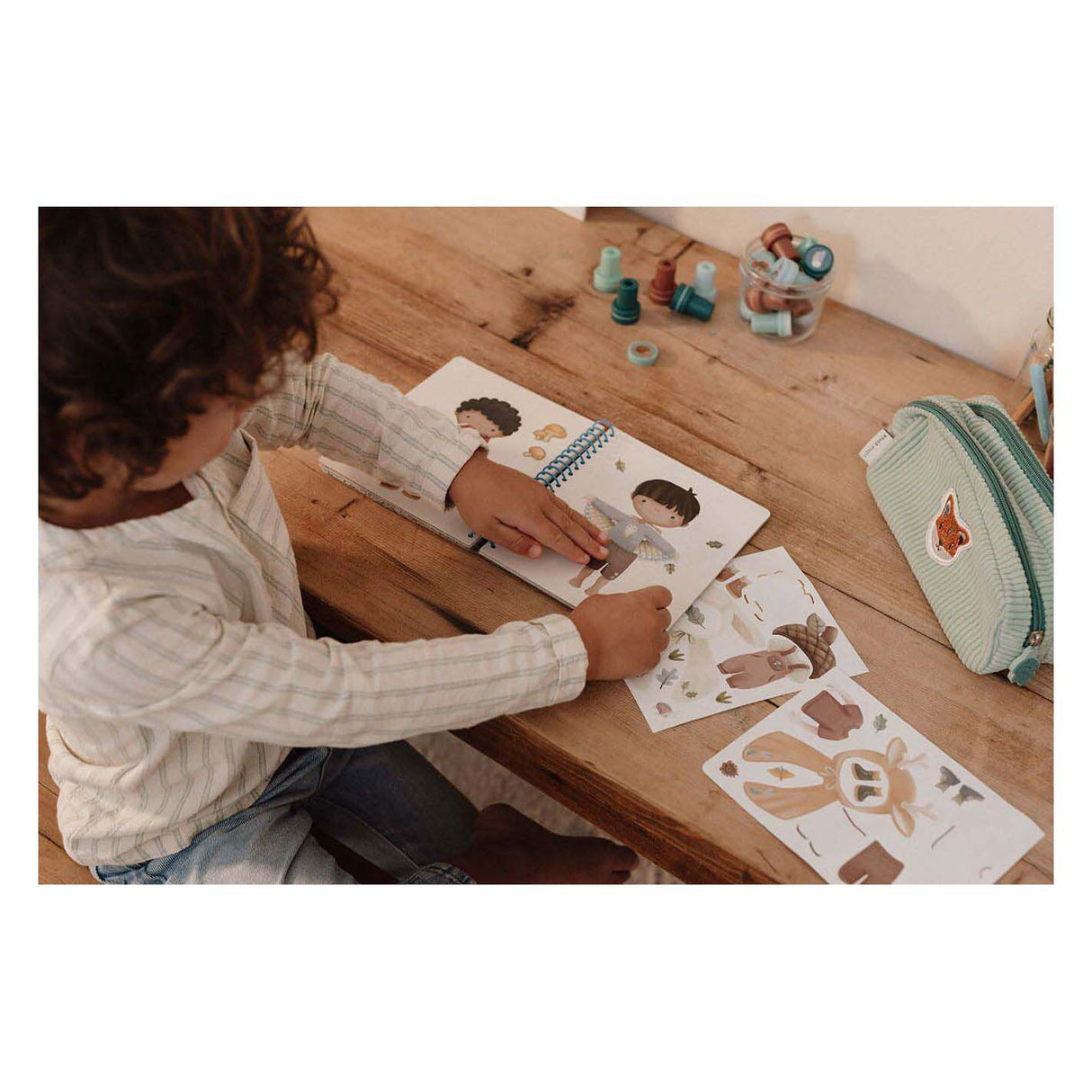 Kleng hollännesch Kleedstécker Sticker Buch Jim Forest Frënn
