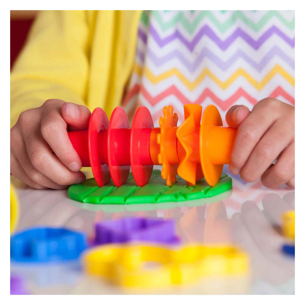 Hasbro play-doh toolkit with +30 parts 10 clay pots