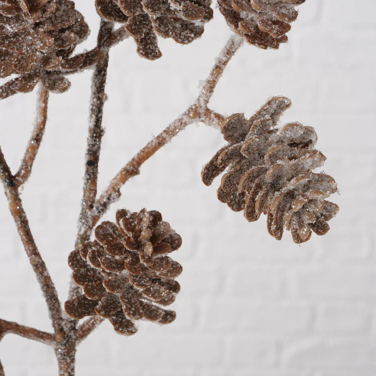 Boltze home kunsttak dennenappel besneeuwd h50cm