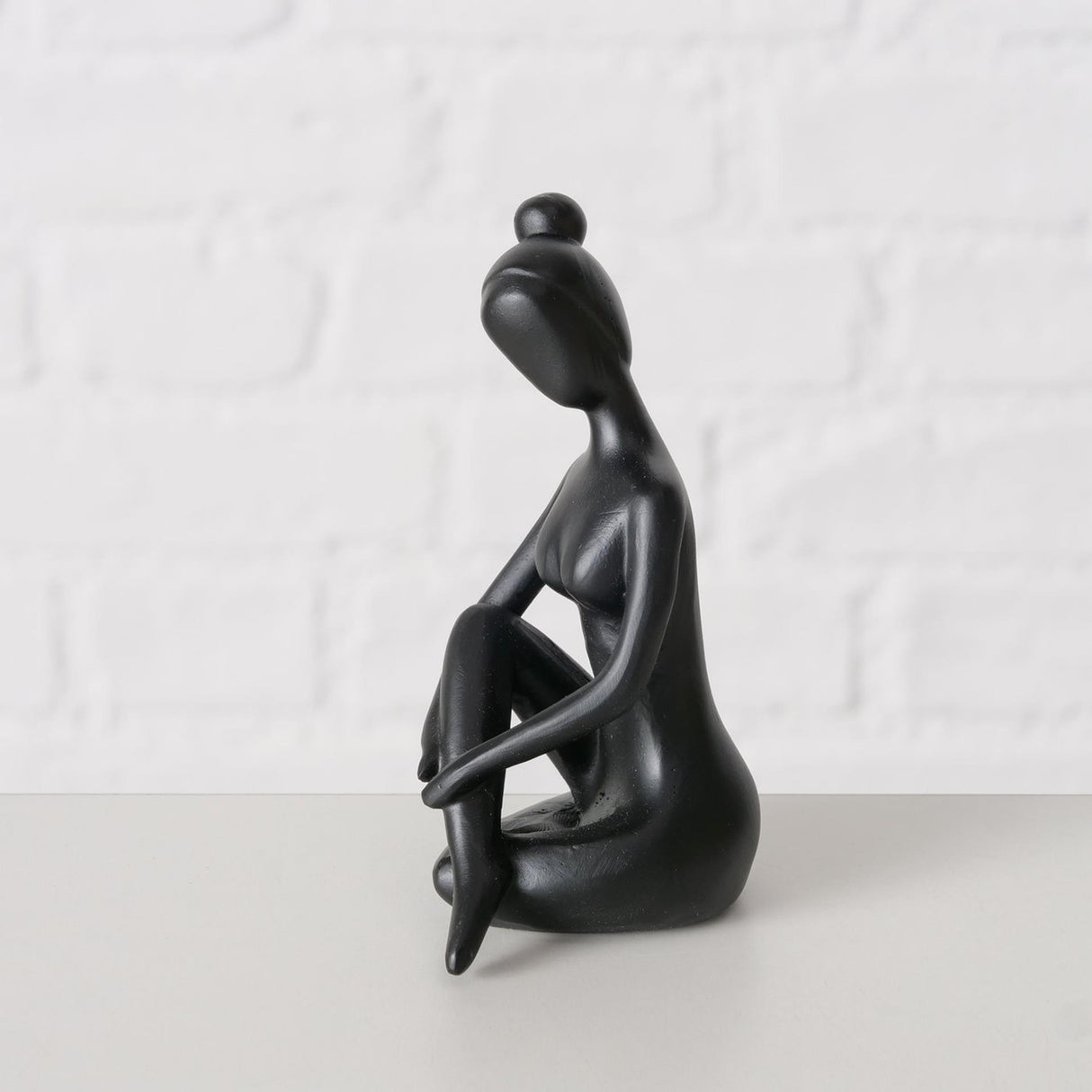 Boltze home beeld yoga vrouw zwart keramiek h10cm