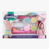 Toi-Toys dehen sich mit Garn und Perlensatz ab