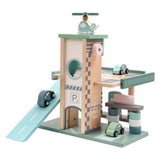 Playwood pastelkleurige houten parkeergarage en tankstation met lift