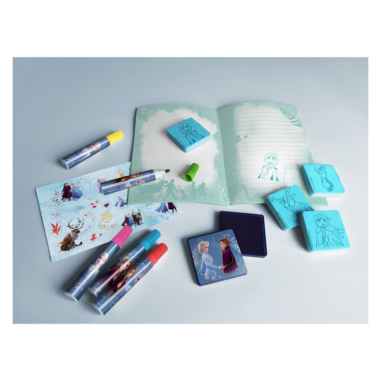 Undercover Mega Stamp and Color Set Frozen