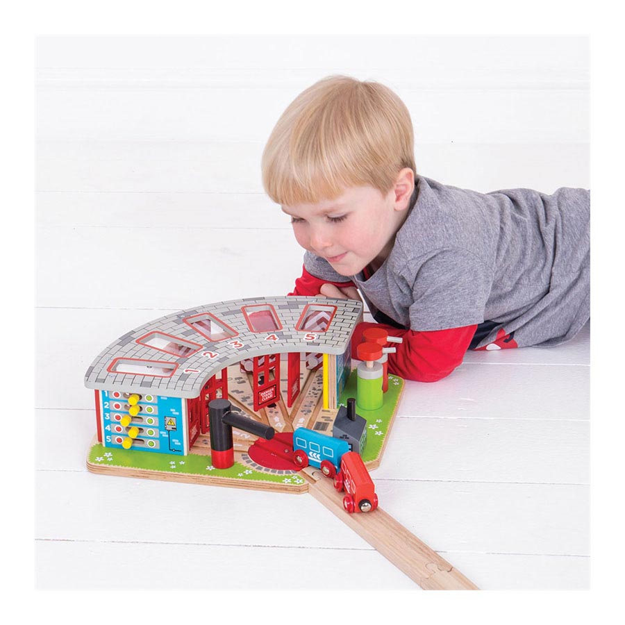 Bigjigs Wooden Rails - Luxury Remise for 5 Trains