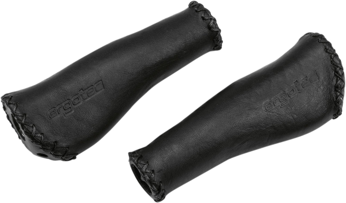 Ergotec käsittelee Monacon nahkaa pitkää mustaa