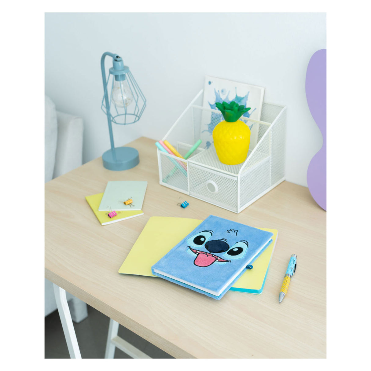 Puntada de cuaderno con bolígrafo
